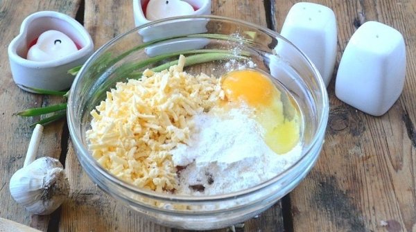 Вкуснейшие шницели с сыром.Сохрани себе Ингредиенты:Куриная грудка — 1 шт.Сыр твердый — 150 гЯйцо — ... - 3