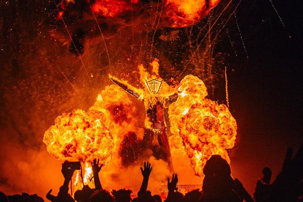 Cамый странный и самый интересный фестиваль в мире Burning Man. На восемь дней американская пустыня ... - 9