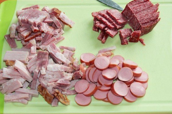 Солянка мясная сборная.Ингредиенты: -Филе куриное — 200–250 г -Изделия мясные — 350 г -Изделия ... - 2