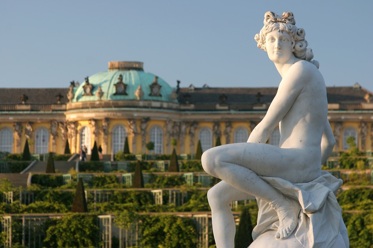 Knigsschlo Sanssouci in Potsdam bei Berlin -.   Sanssouci  Potsdam,   ...