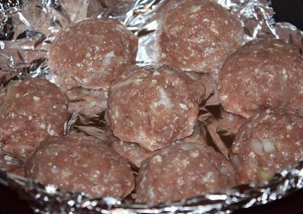 Тефтели запеченные в духовке в сметанном соусе.Ингредиенты:Фарш мясной (свинина + говядина) — 700 ... - 5