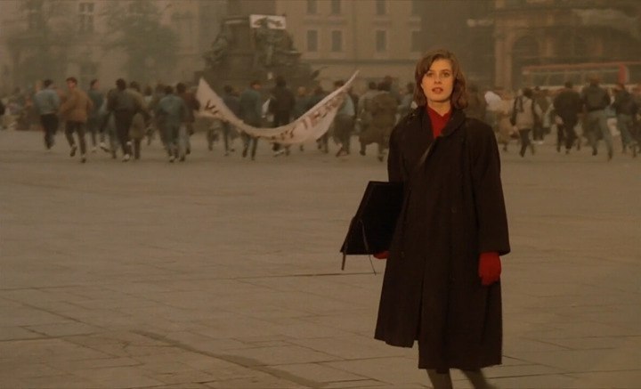 WOMEN IN THE CITY.< The Double Life of Veronique (1991) dir. Krzysztof Kielowski.< Vivre Sa Vie ...