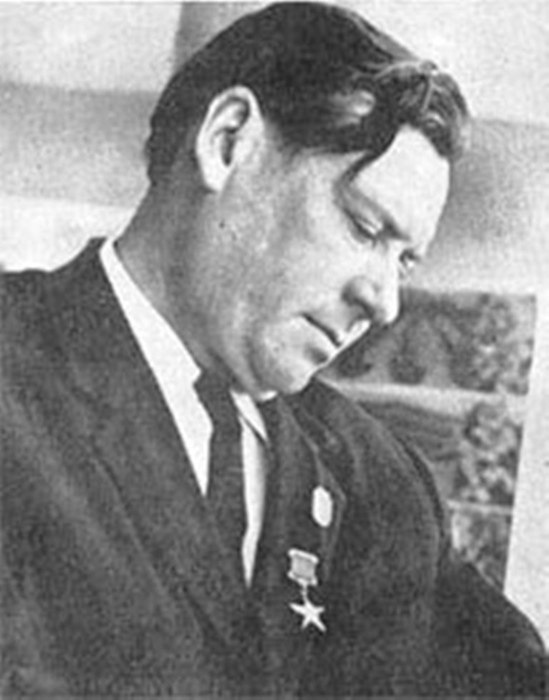 Александр Александрович Беккер, (27 июня 1922 - 20 июня 1978) - Герой Социалистического Труда, ...