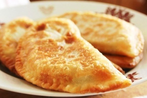 Чебуреки с мясом. Очень удачное хрусткое тесто! Ингредиенты: Тесто: Мука – 8 стакана, Вода – 3 ...