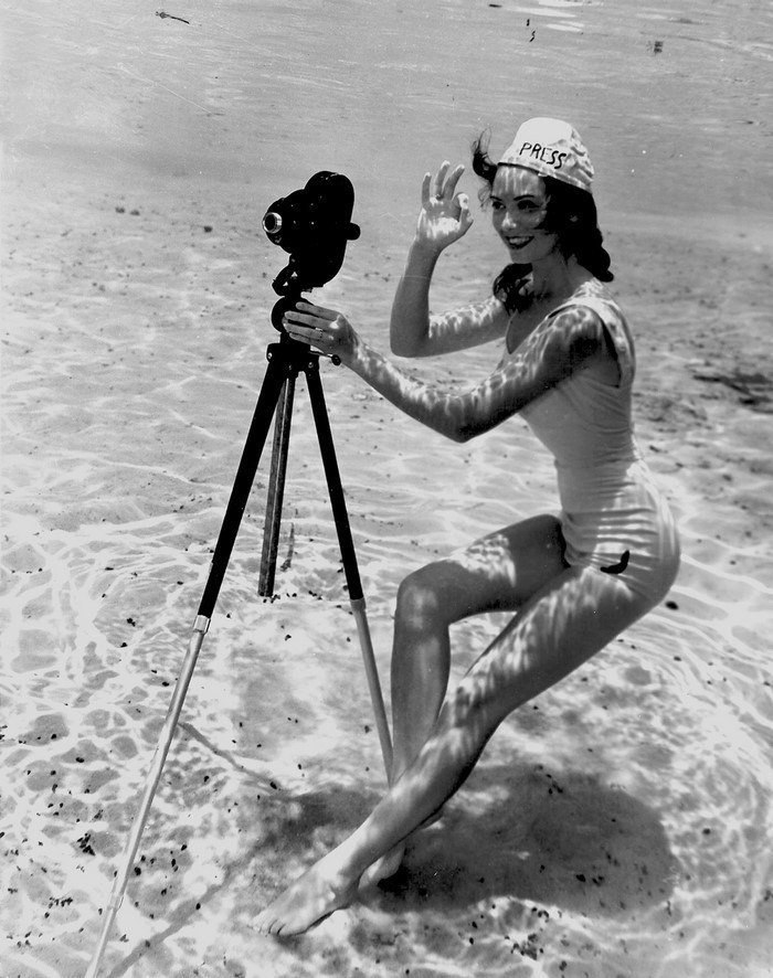   GoPro. 1938 . - 2