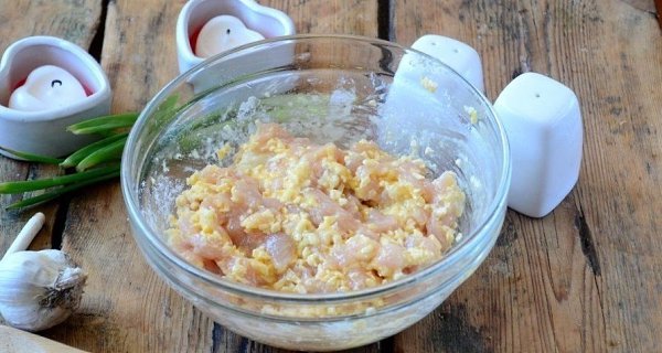 Вкуснейшие шницели с сыром.Сохрани себе Ингредиенты:Куриная грудка — 1 шт.Сыр твердый — 150 гЯйцо — ... - 4