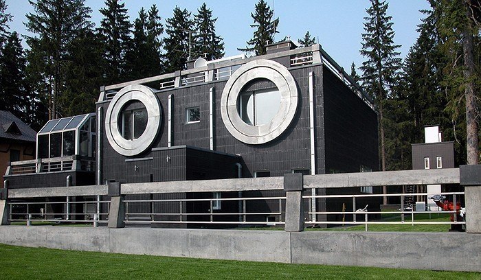 ТОП-9 необычных жилых домов Подмосковья.1. Дом-магнитофон в Горках-10. В 2003 году архитектор ... - 9