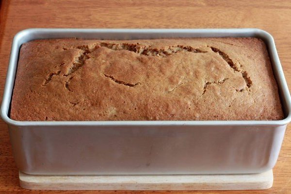 Карамельно-банановый пирог вверх ногами.Ингредиенты:3/4 стакана коричневого сахар3 столовых ложки ... - 6