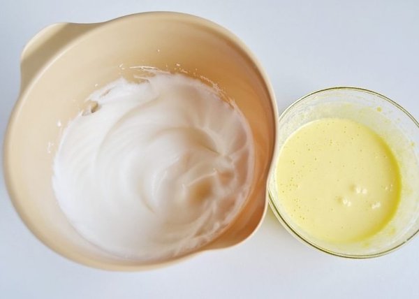 Вкусное пирожное.Сохрани и приготовь Ингредиенты:Яйцо — 3 шт.Сахар — 90 гМука пшеничная — 80 ... - 2