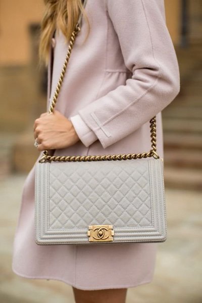 Замечательные бежевые сумочки Chanel - отличное дополнение к образу. - 2