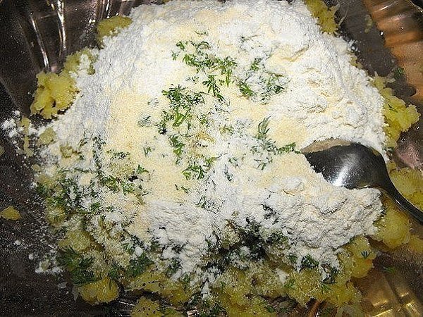 Капустные котлеты.ИНГРЕДИЕНТЫ1 кг капусты1 луковица0,5 ст. манной крупы0,5 ст. муки2 зуб. ... - 2