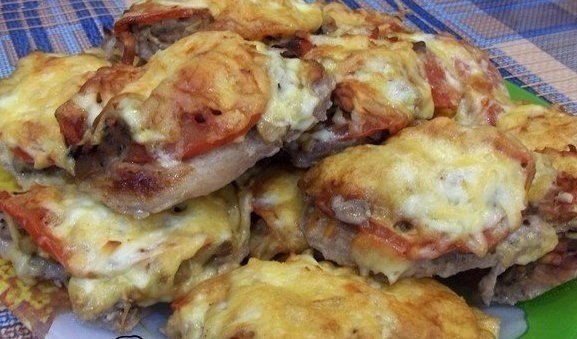 ФРАНЦУЗСКИЕ ОТБИВНЫЕ В ДУХОВКЕ.Аппетитные и сочные кусочки...ИНГРЕДИЕНТЫ: 1 кг свинины (я ...