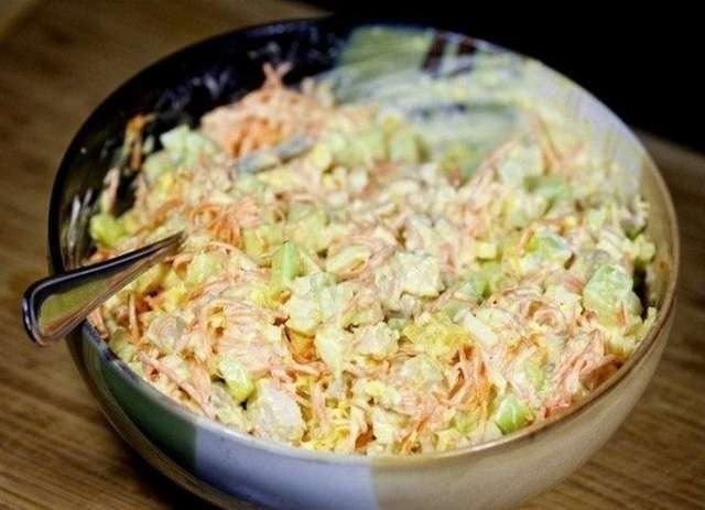 Вкусный салатик с корейской морковкой и курицей.Ингредиенты:450 гр. куриное филе450 гр. морковь ...