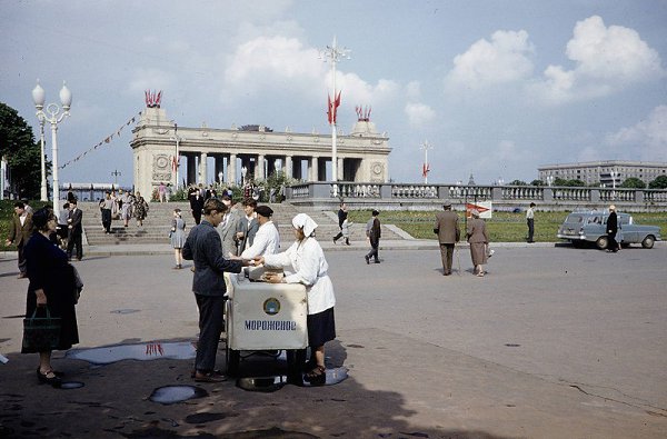 Советская Москва 50-х годов в фотографиях Харрисона Формана - 30