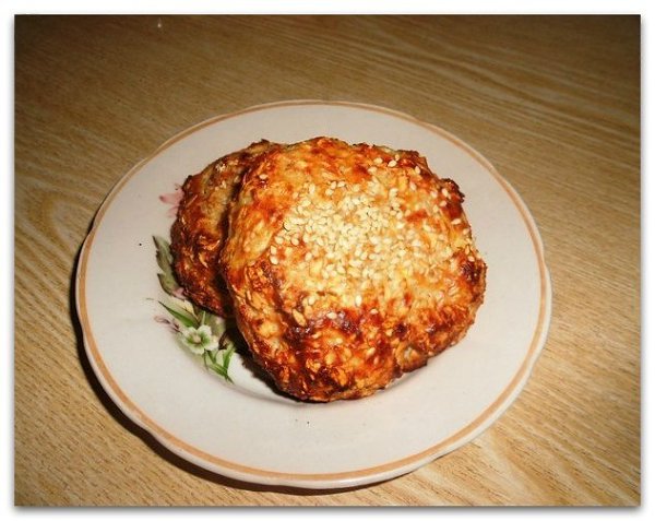 Творожно-овсяные лепешки.рецепт:творог обезжиренный 200г.овсяные хлопья 150г.банан 1шт.курага или ...