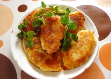 Картофельные зразы с фаршем .Ингредиенты -Картофель - 7 шт. -Фарш мясной - 500 гр. -Лук - 1 ...