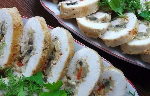 КУРИНЫЕ РУЛЕТИКИ С ГРИБАМИ .Ингредиенты:- Куриное филе 2 подложки- Шампиньоны свежие 1 коробочка- ...