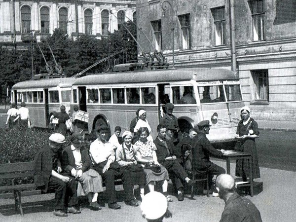 С момента своего появления в Ленинграде троллейбусы сразу позиционировались как транспорт повышенной ...