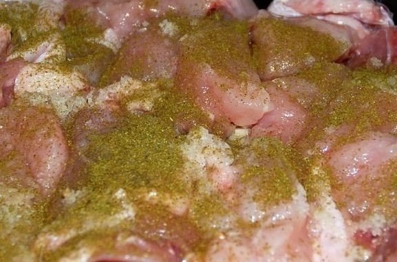 Курица, запеченная с гречкой.Крупа пропитывается соками мяса, получается гречневая каша ... - 2
