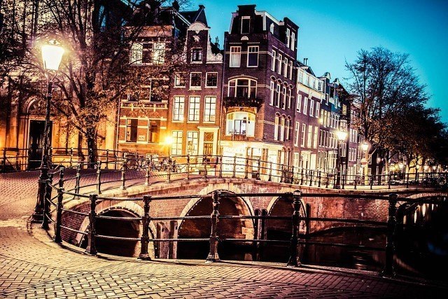 Amsterdam.............. - 5