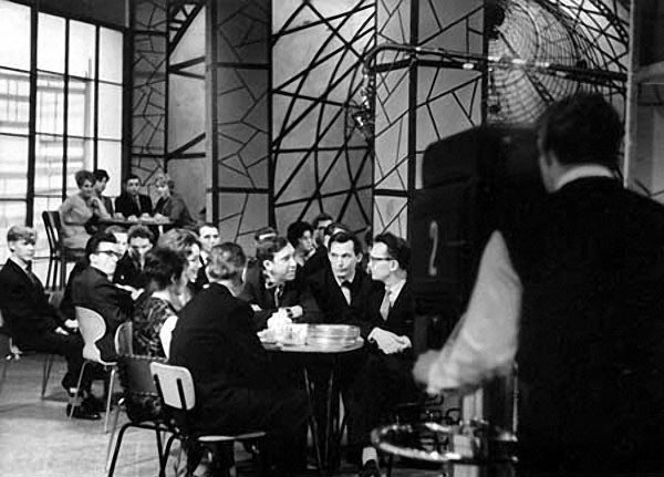 Артисты Ю. Никулин, В, Лановой, Л. Хитяева и другие на «Голубом огоньке», г. Москва. (РГАКФД).