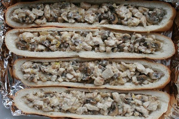 Багет, фаршированный курочкой и грибами.Отличная закуска или основное блюдо, а готовить ... - 5