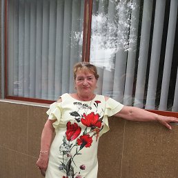 Nadia, , 70 