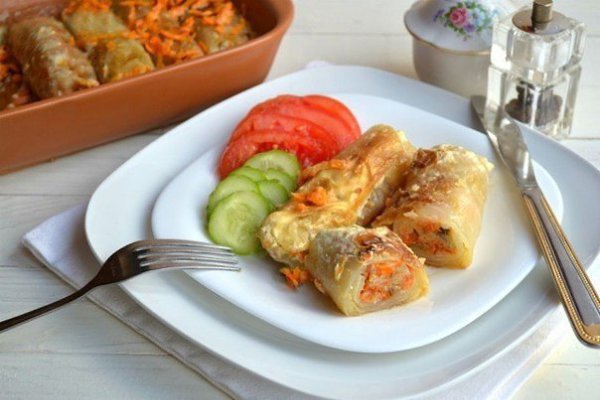 Постные голубцы с рисом.Ингредиенты:Капуста белокочанная - 1 кочанРис - 250 гШампиньоны ... - 9