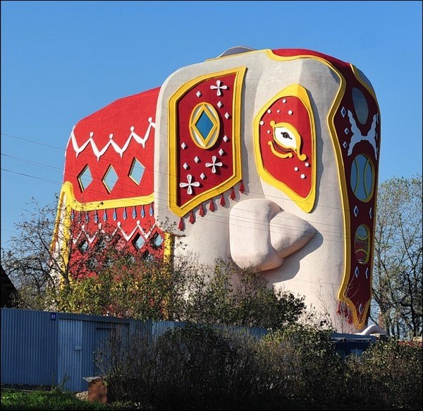 ТОП-9 необычных жилых домов Подмосковья.1. Дом-магнитофон в Горках-10. В 2003 году архитектор ... - 7