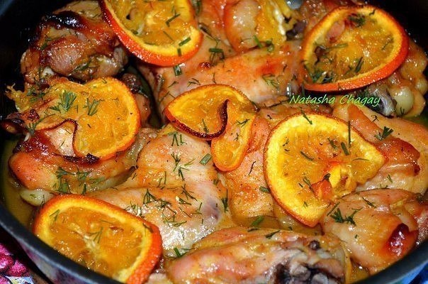 Это просто нереально вкусная курица.Ингредиенты: -сок 1 апельсина + несколько тонких кружочков -1 ...