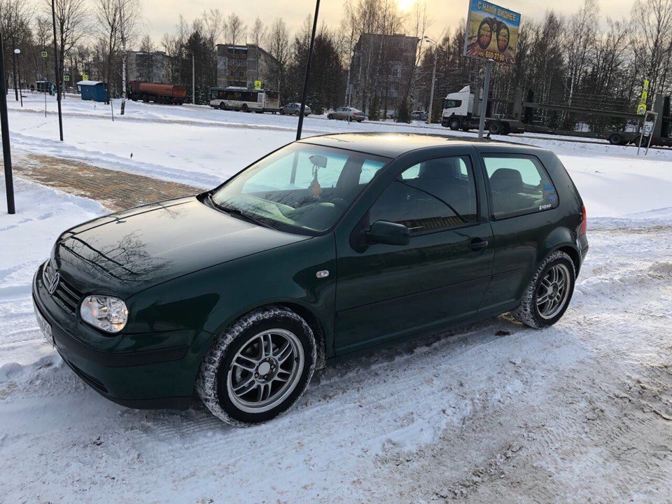 Фольксваген гольф 4 2000. Фольксваген гольф 2000г 1.4. VW Golf 2000. Golf 4 2000. Volkswagen Golf 2000 года.