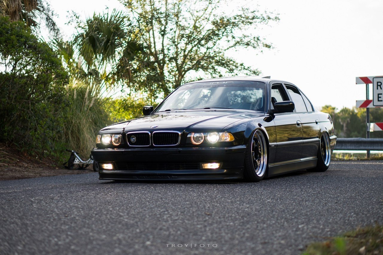 BMW 7-Series (E38)