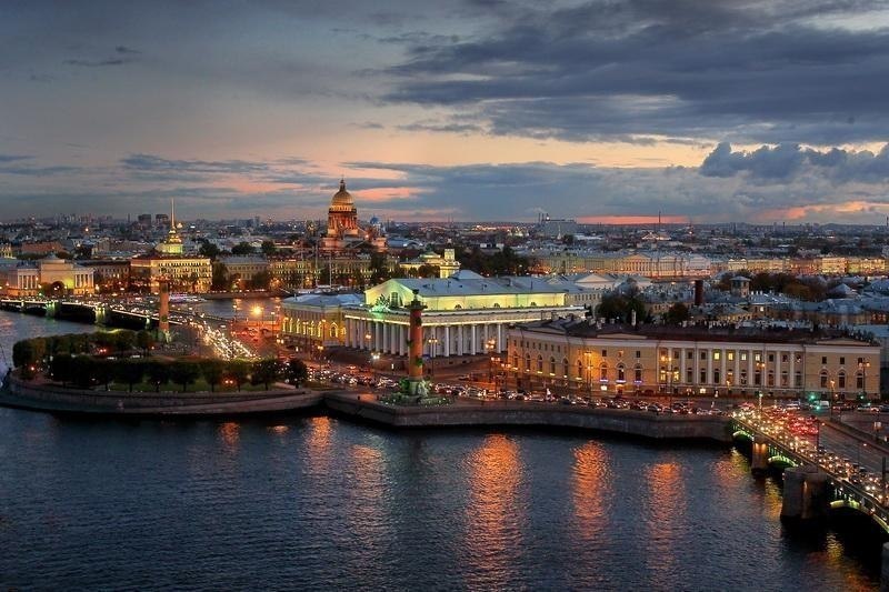 Что делать, если метро закрылось, а вы на Васильевском острове? Время за полночь, а вы засиделись с ...