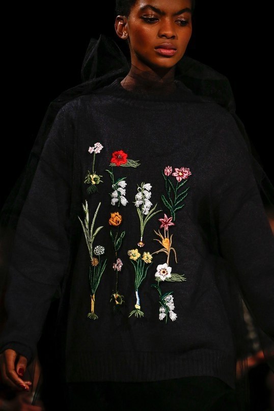 Oscar de la Renta F/W https://fs-play.com/away?to=/sl/zNj2