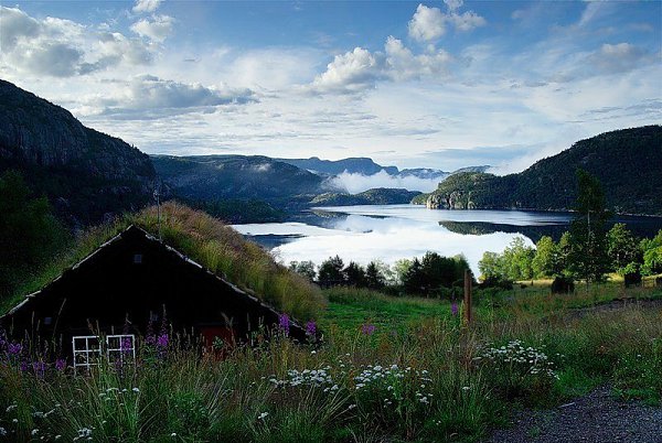 Прекестулен - самый красивый утес в мире.Прекестулен (норв. Preikestolen) - гигантский утёс с почти ... - 4