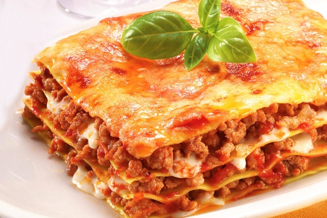 Рецепт самого вкусного блюда. Лазанья (Lasagna) Италии. Национальное блюдо Италии лазанья. Мясная лазанья с соусом бешамель. Лазанья неаполитано.