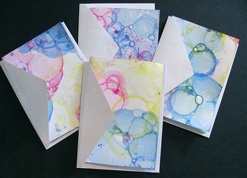 Рисунок мыльными пузырями.Шаг 1. Добавляем в любой мыльно-пенящийся раствор акварельную краску или ... - 5