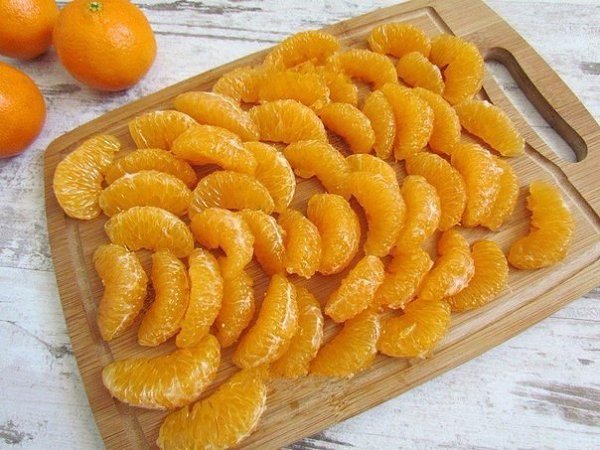 Мандариновый пирог.Ингредиенты:Для теста: 250 г пшеничной муки; 250 г сливочного масла; 4 яйца; ... - 2