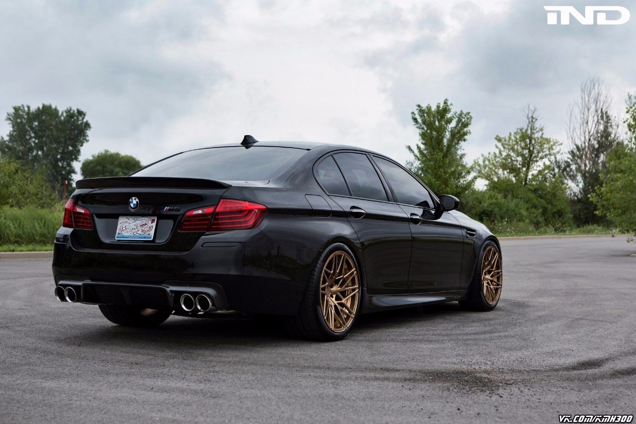 BMW M5 (F10) on Velos D7 Wheels - 2