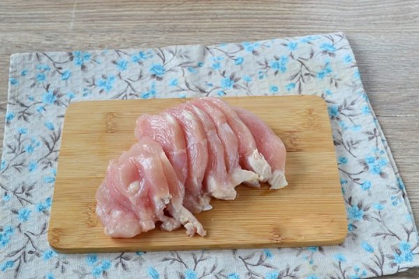 Сочное куриное филе по-французски.Поделись рецептом Ингредиенты:Куриная грудка — 500–600 гЛук ... - 2
