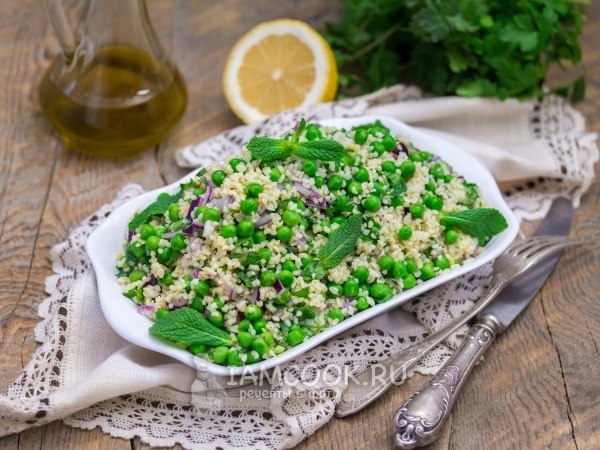 САЛАТ ИЗ БУЛГУРА С ЗЕЛЕНЫМ ГОРОШКОМ И ТРАВАМИ.Красочный салат из булгура с замороженным зеленым ...