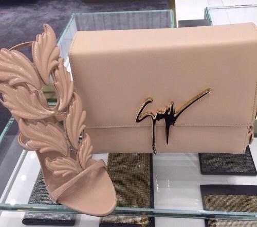 Сногсшибательные босоножки от Giuseppe Zanotti.