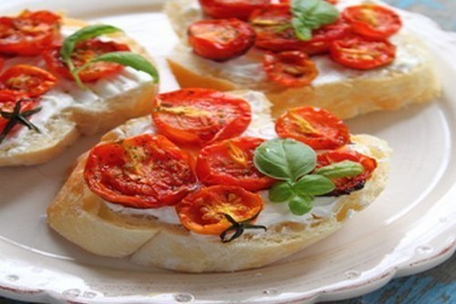 Гренки с запеченными помидорами и сыром.https://vk.com/club61714171?w=wall-61714171_15583Приглашаю ...