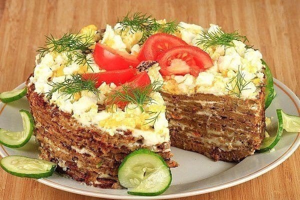 Мясной торт.ПОНАДОБИТСЯ:Для блинов:500 г куриного филе2 луковицы3 яйца200 г сметаны или кефира6 ст. ...