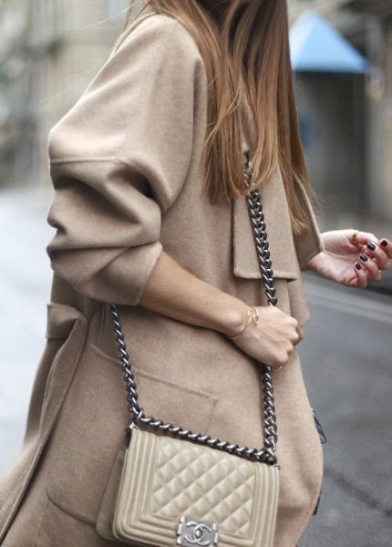 Замечательные бежевые сумочки Chanel - отличное дополнение к образу. - 7