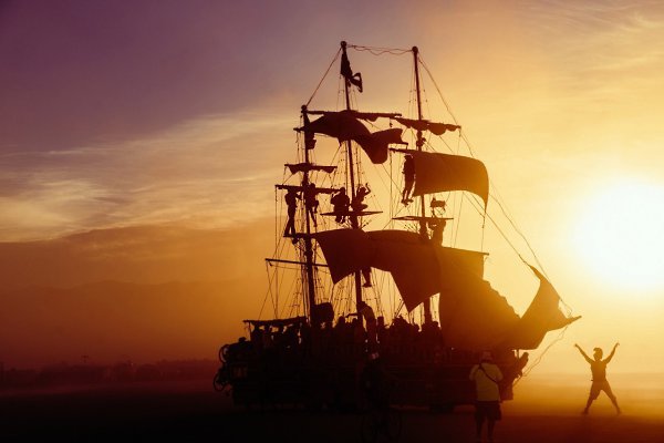 Cамый странный и самый интересный фестиваль в мире Burning Man. На восемь дней американская пустыня ... - 4
