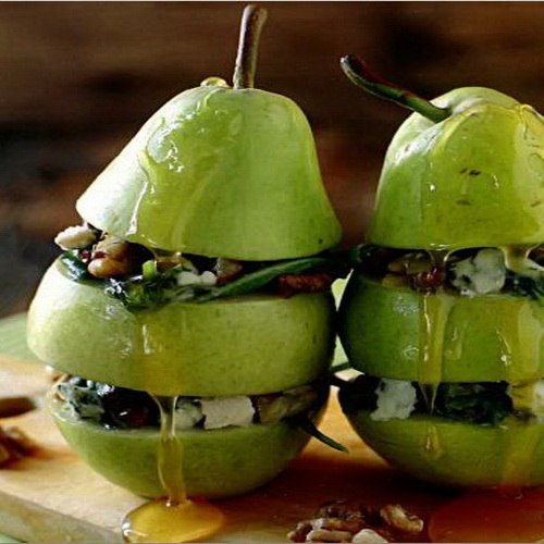 Как приготовить салат с грушей и сыром: http://vkushaem.ru/salat-s-grushey-i-syrom.html