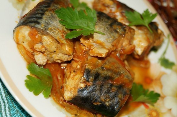 Рецепт скумбрии, тушеной с морковью и луком. .Скумбрия - очень пикантная рыбка, из которой можно ...