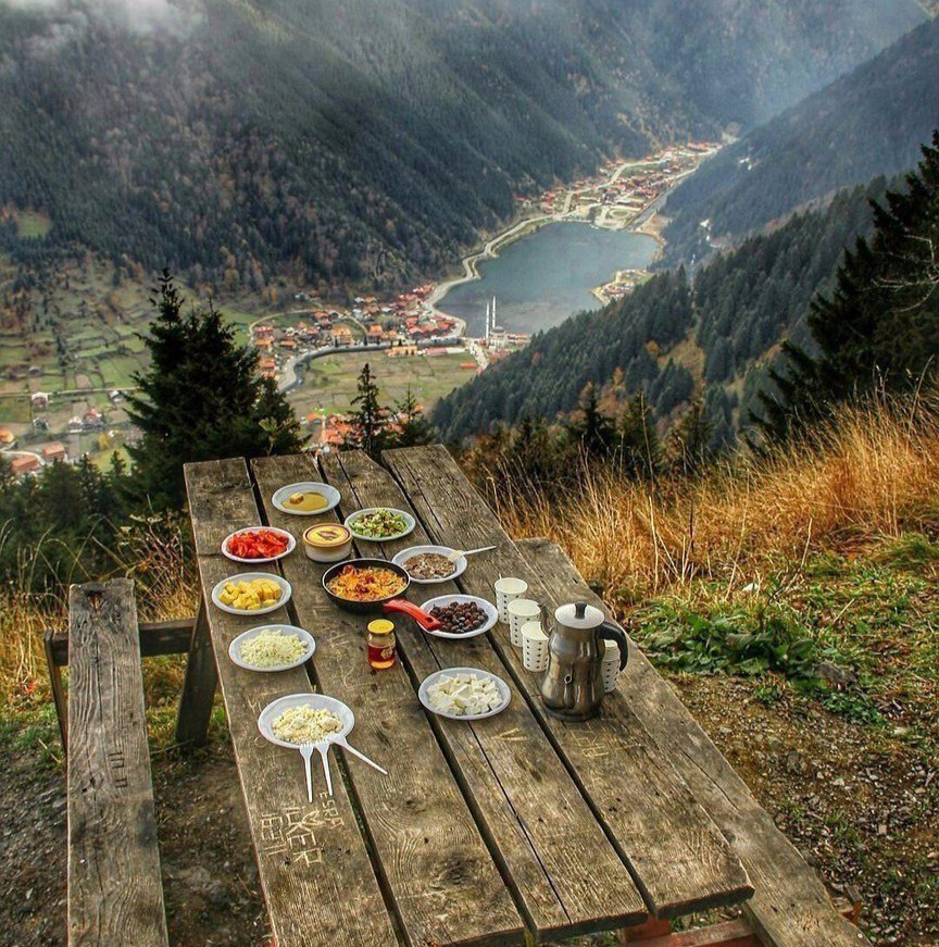 Лучше бай. Trabzon Uzungöl завтрак. Трабзон осенью Турция. Озеро Трабзон турецкий завтрак. Трабзон Узунгель.