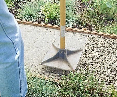 Садовая дорожка из каменных плит.Красивая дорожка может быть использована для визуального отделения ... - 5